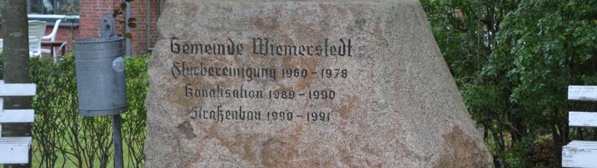 Stein mit Aufschrift "Gemeinde Wiemerstedt"