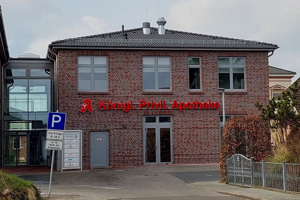 Vorderansicht Gebäude Apotheke Lunden